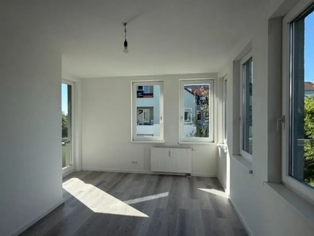 Freundliche Familienwohnung mit Balkon und EBK im schönen Berlin-Karow!