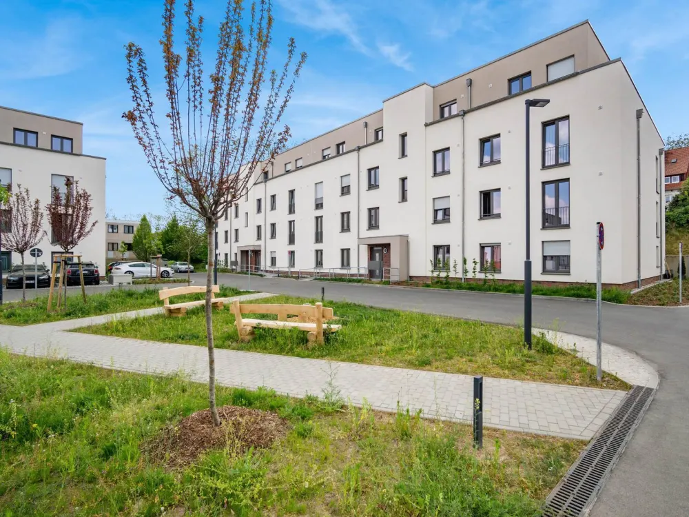 Moderne Wohnung mit Balkon und EBK!