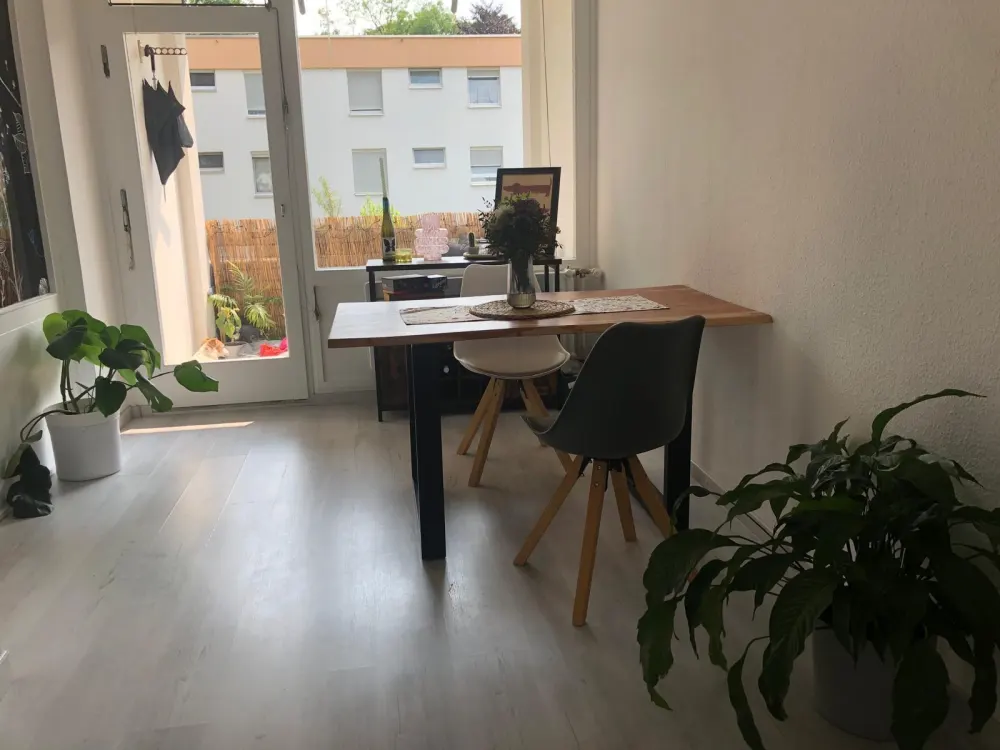 Lichtdurchflutete 2,5 Zimmerwohnung mit Stellplatz in Eschborn