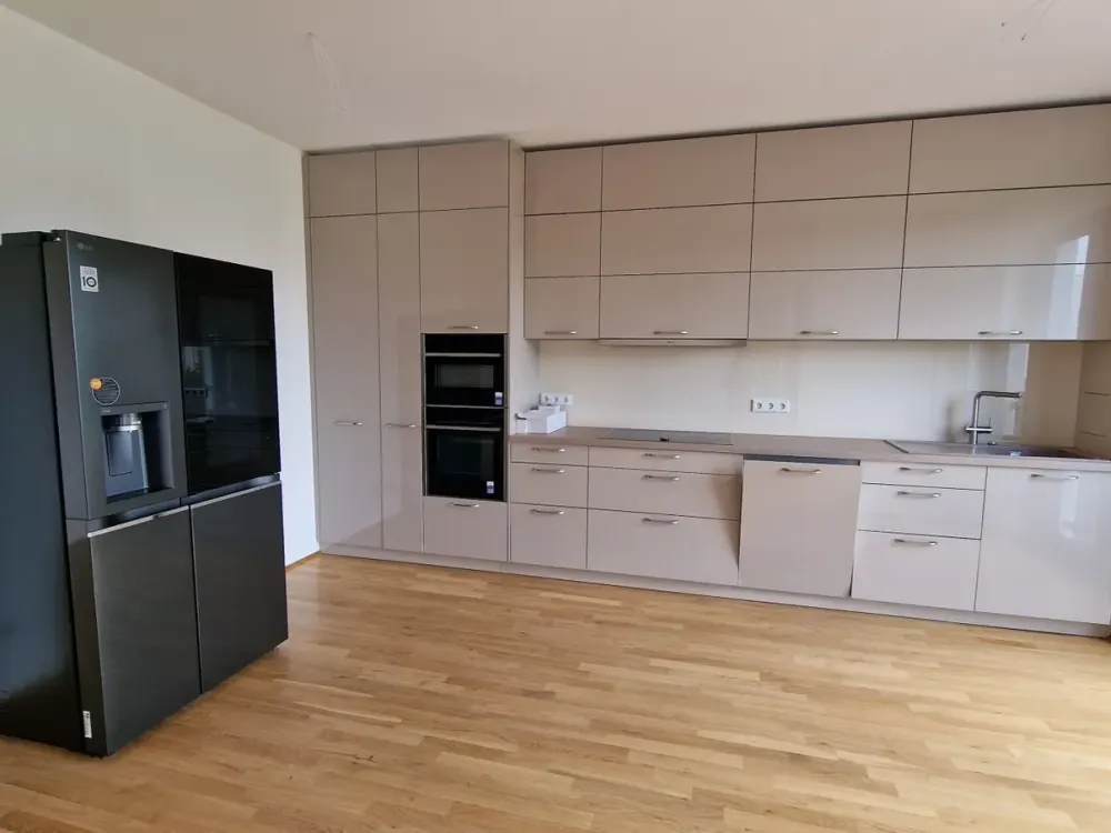 ERSTBEZUG - Attraktive Neubauwohnung mit EBK und TG-Stellplatz!