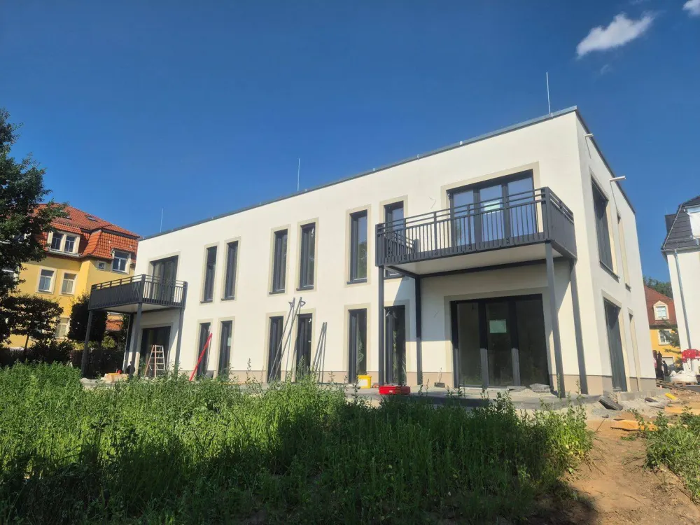 30 qm Terrasse im Hinterhaus - absolut grün und ruhig im Erstbezug