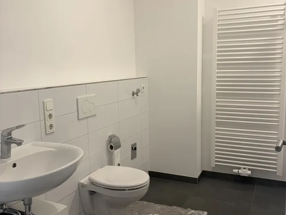 Porz-Zündorf! Zweitbezug nach Kernsanierung! Helle 2 Zi. Whg mit Duschbad, EBK
