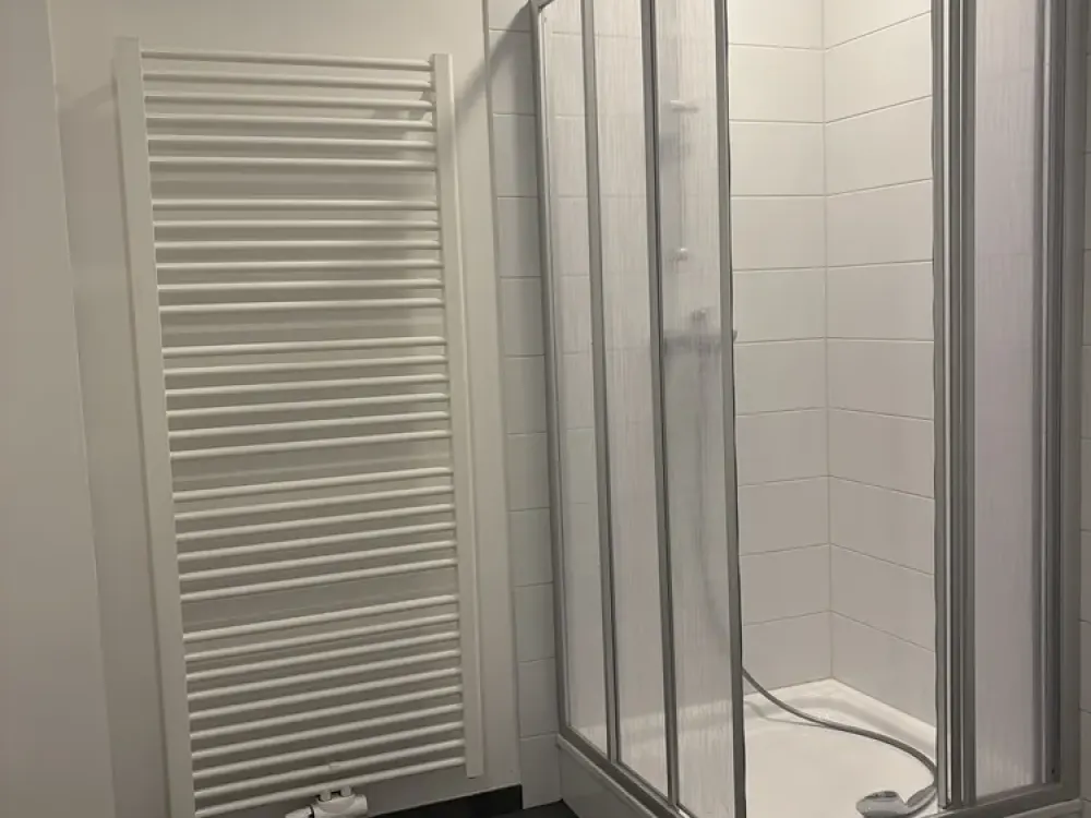Porz-Zündorf! Zweitbezug nach Kernsanierung! Helle 2 Zi. Whg mit Duschbad, EBK