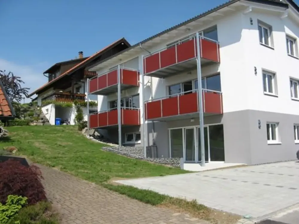 Süd-Balkon mit Alpenpanorama: Exklusive 3-Zimmer-Whg. in Lindau-Oberreitnau