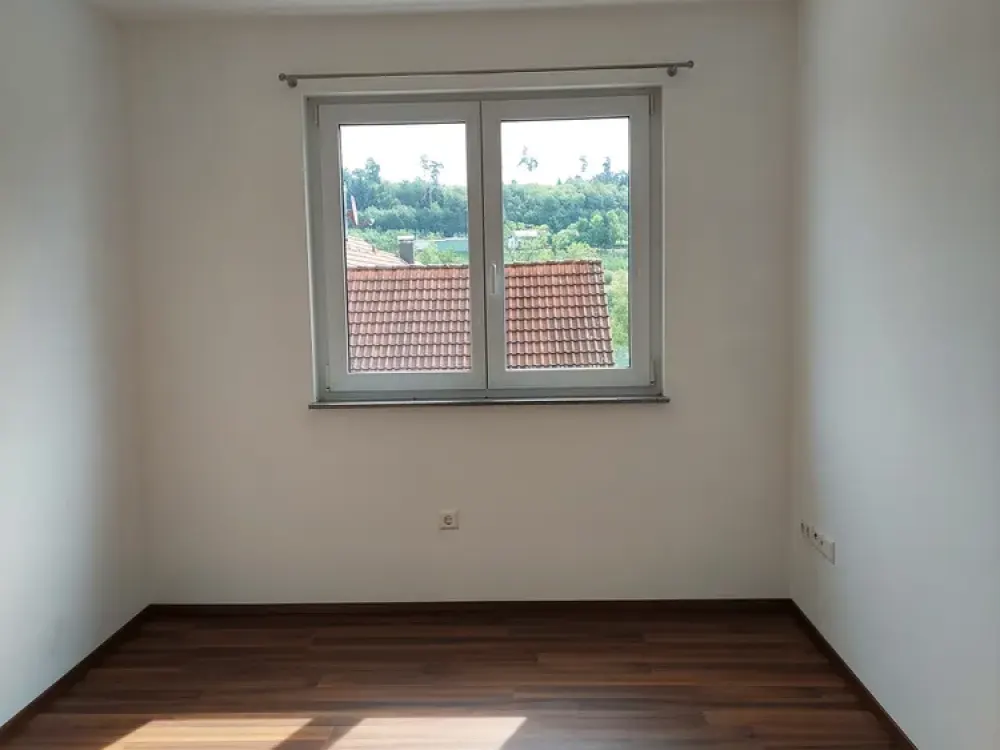 Süd-Balkon mit Alpenpanorama: Exklusive 3-Zimmer-Whg. in Lindau-Oberreitnau