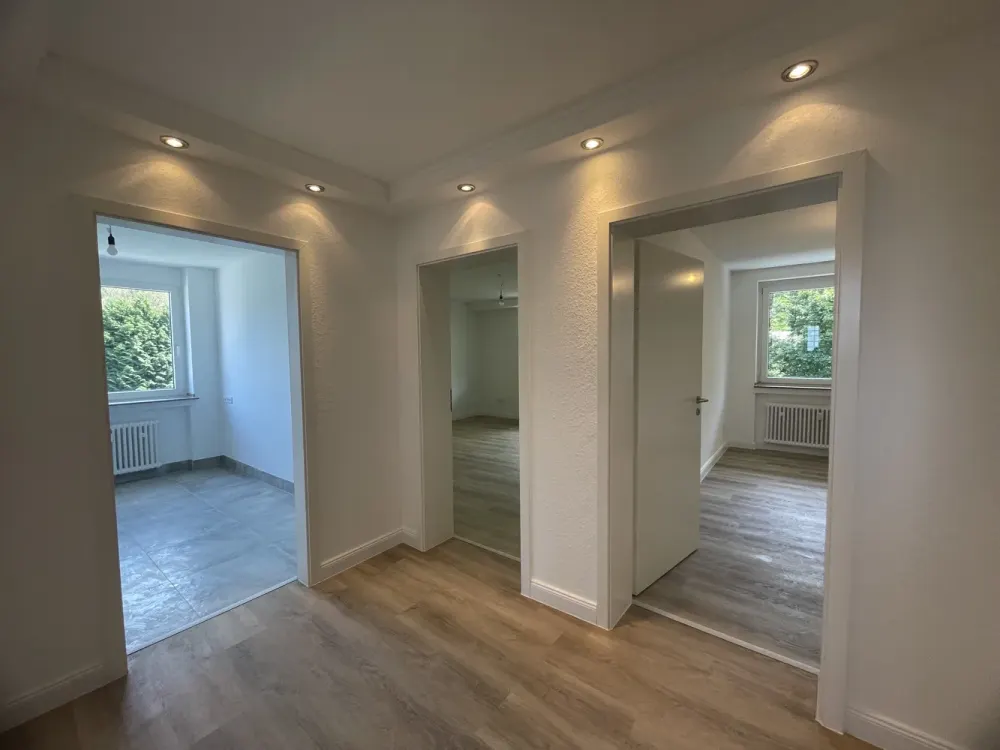 Idealer Grundriss! Renovierte 3-Zimmer-Whg mit Balkon & Garage