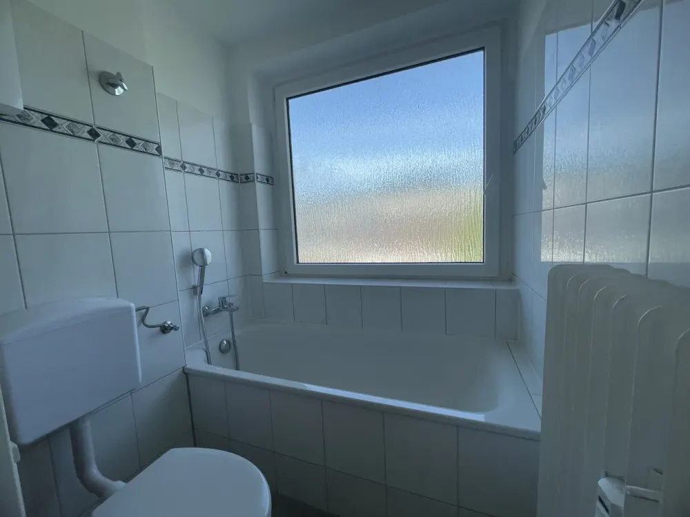 Idealer Grundriss! Renovierte 3-Zimmer-Whg mit Balkon & Garage