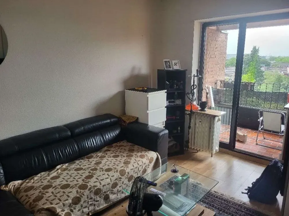 Geräumige 4-Zi.-Wohnung mit Einbauküche und Balkon