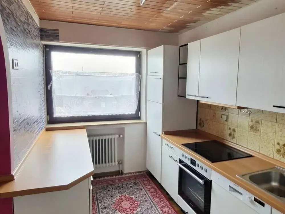 Geräumige 4-Zi.-Wohnung mit Einbauküche und Balkon