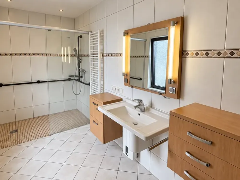 Großzügige 5-Zimmer-Wohnung mit ca. 185 m² Wohnfläche, Dachterrasse in Bremen-Blumenthal