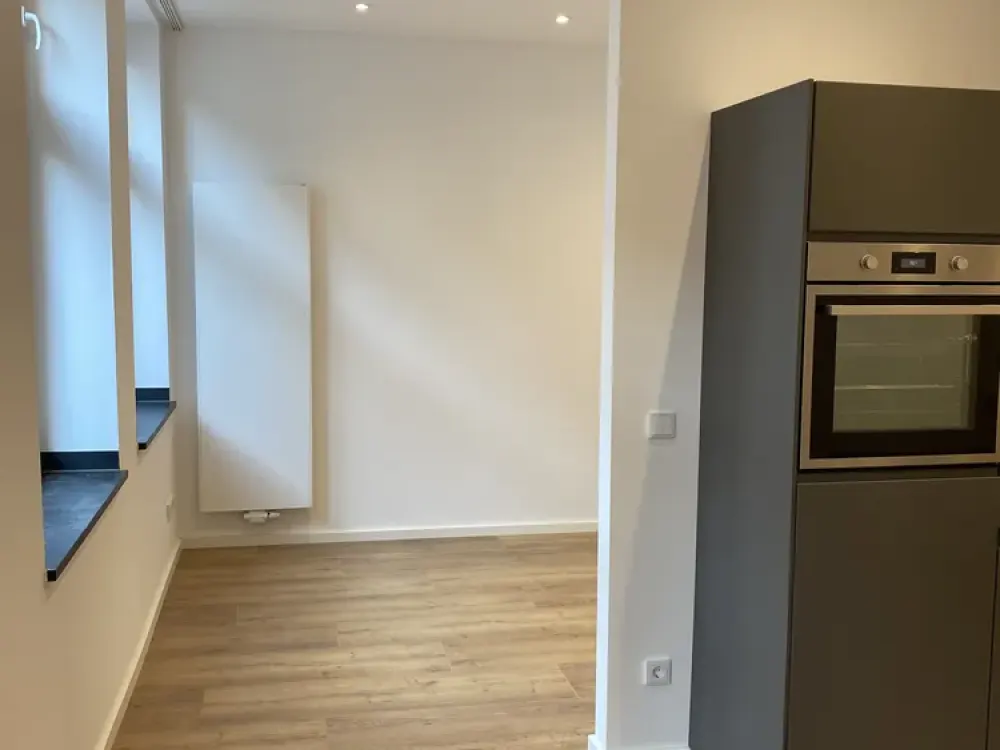 Stilvolle 2-Zimmer-Wohnung mit hochwertiger Einbauküche in Köln Kalk