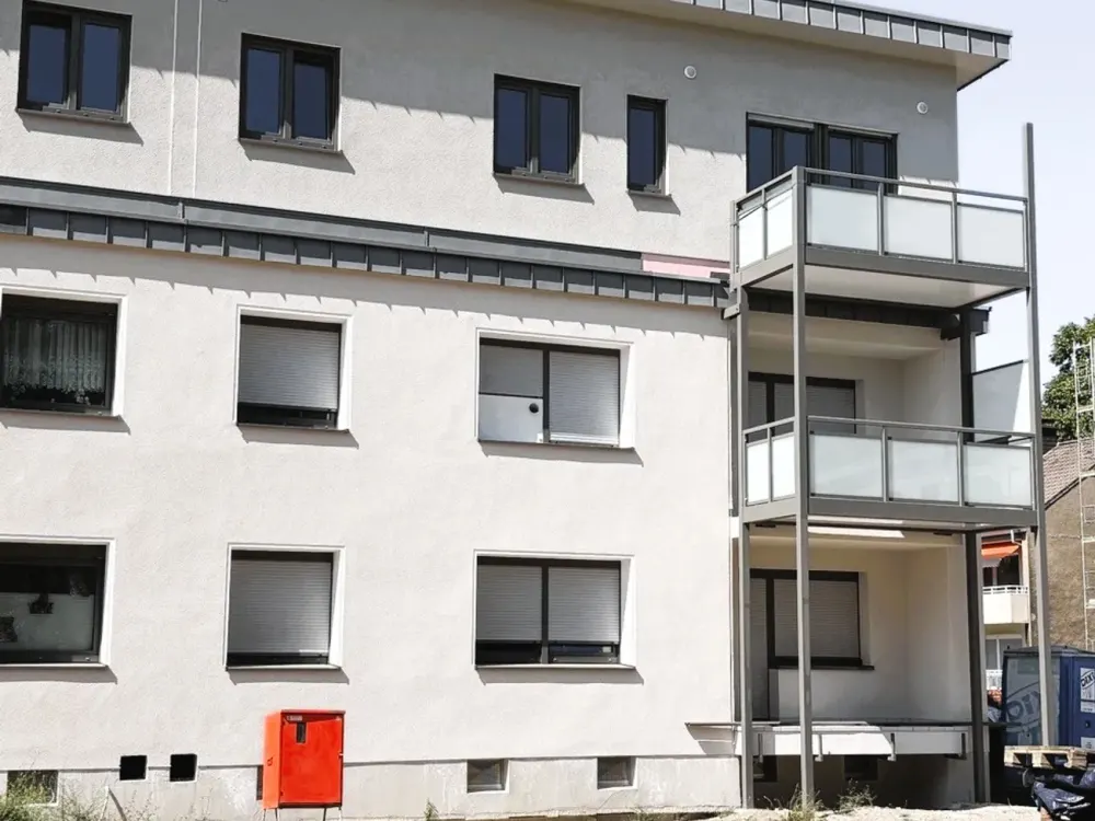 Ankommen und wohlfühlen: Stilvolle Dachwohnung mit Charme für Paare, Familien und Pendler