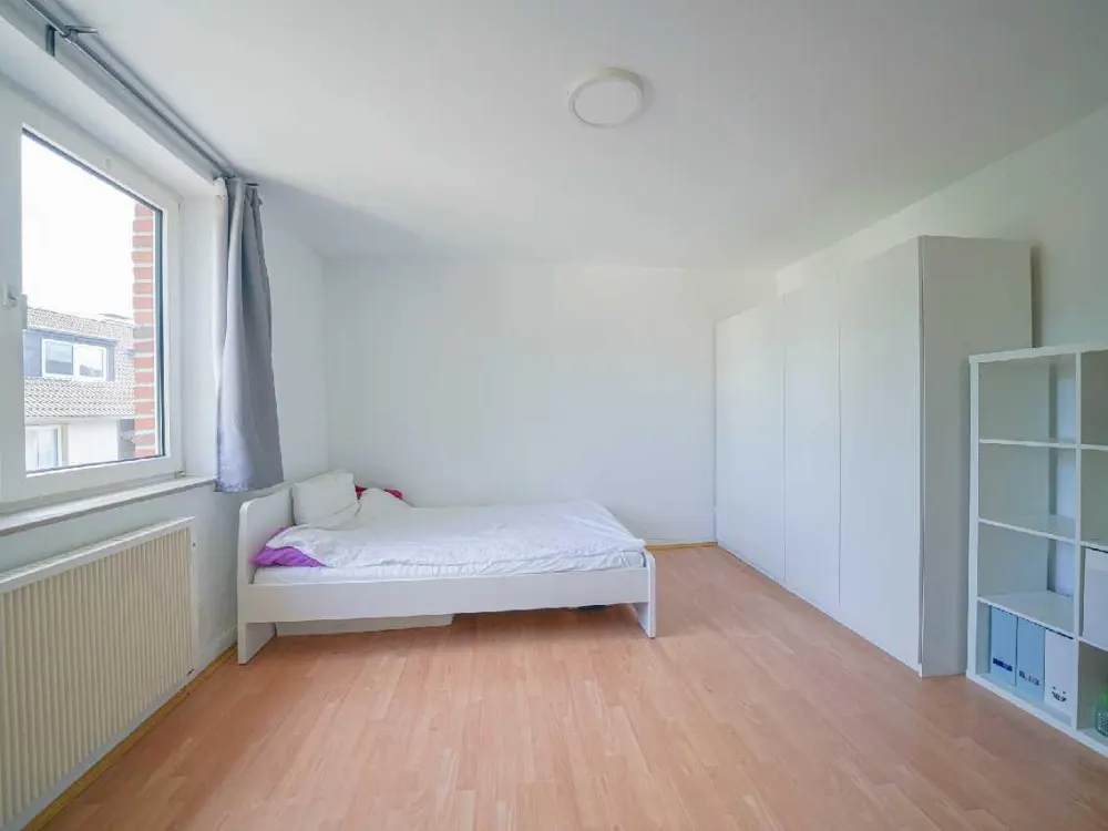 Ratingen-Ost: Helle 2-Zimmer-Wohnung mit Einbauküche und Gartenmitbenutzung