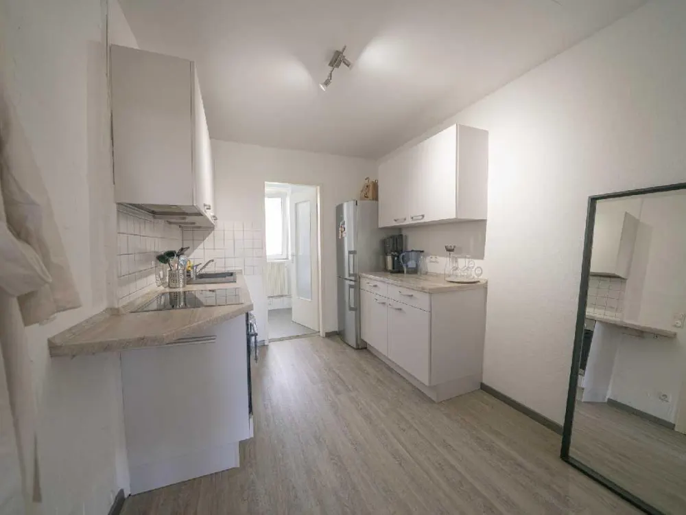Ratingen-Ost: Helle 2-Zimmer-Wohnung mit Einbauküche und Gartenmitbenutzung