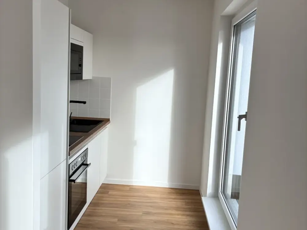 Neubau-Dachgeschoss mit Einbauküche und Terrasse