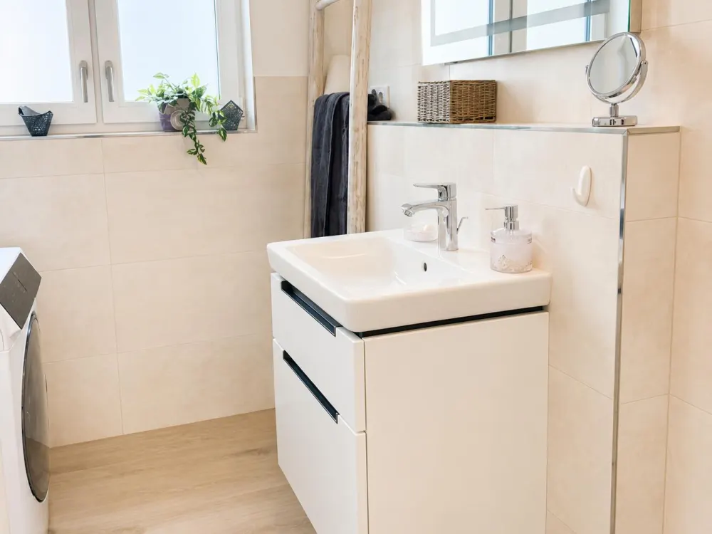 Stilvoll möbliert & neuwertig, 2-Zimmer-Wohnung mit Südterrasse
