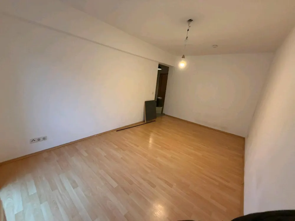 شقة من غرفتين، 42 متر مربع 711€ بارد 865 دافئ