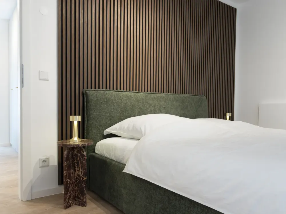 Saniertes 2-Zimmer Penthouse mit freiem Stadtblick (WE 1.65) | mit EBK und Dachterrasse!!