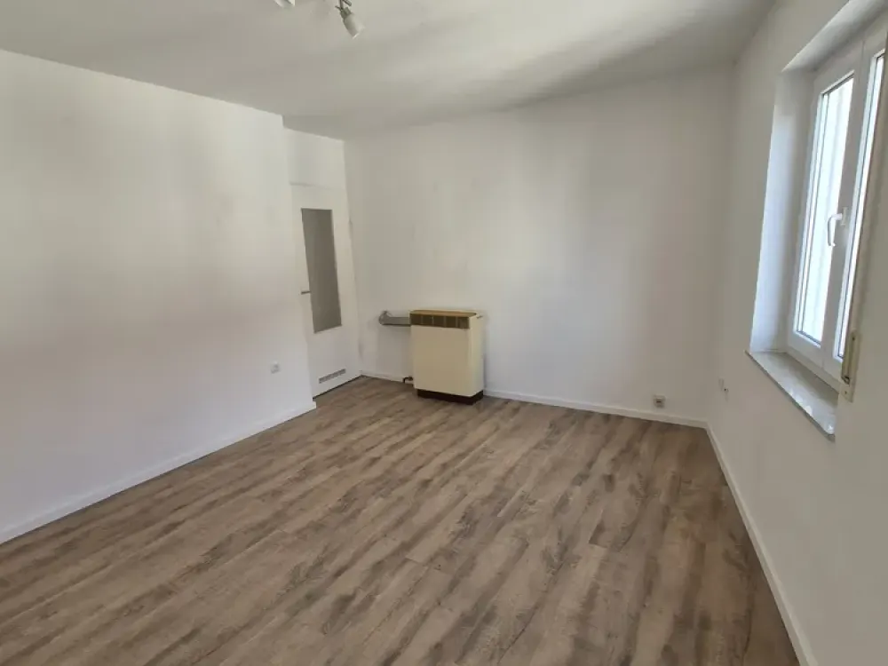 Schön Wohnen im Burgviertel ! 2-Zimmer-Wohnung mit kleinem Balkon in der Albrecht-Dürer-Straße