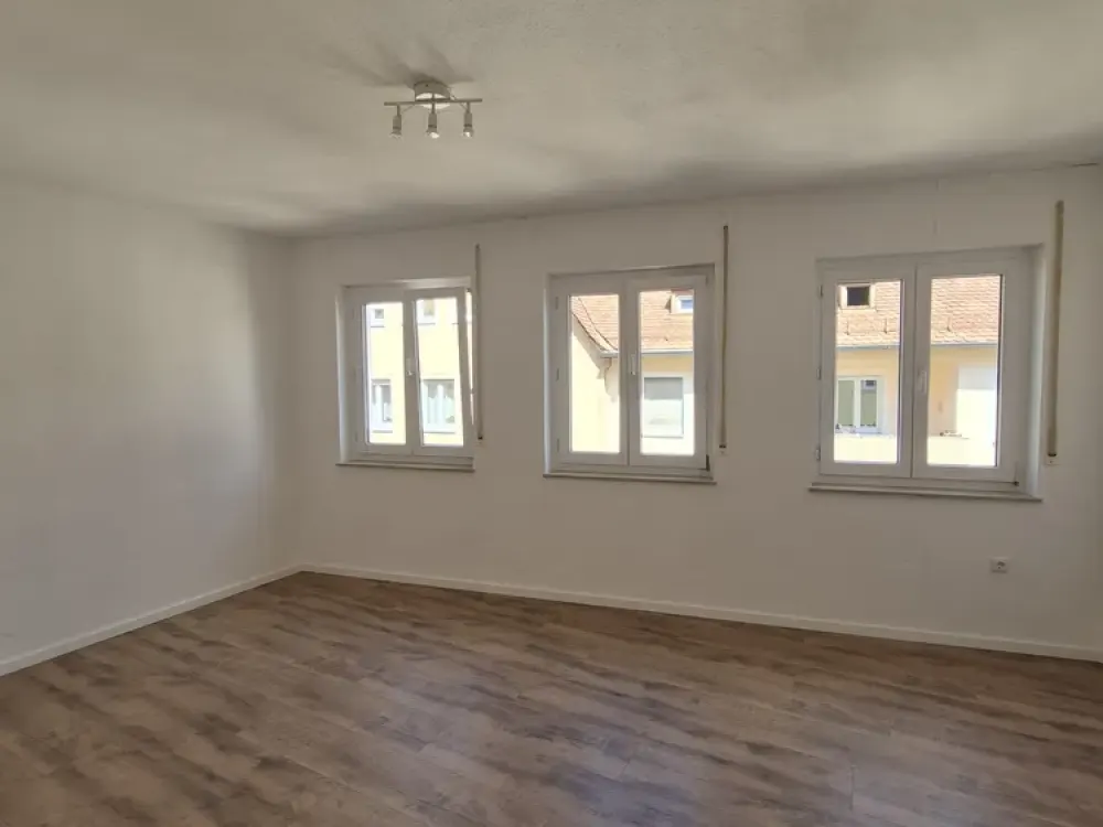Schön Wohnen im Burgviertel ! 2-Zimmer-Wohnung mit kleinem Balkon in der Albrecht-Dürer-Straße