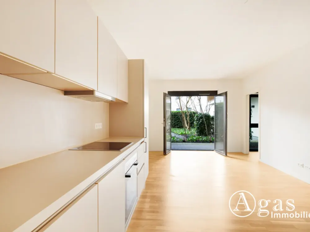 Toll geschnittene 2 Zimmer Erdgeschoss Wohnung mit ca. 52m², EBK und eigener Terrasse in Berlin-Mitt