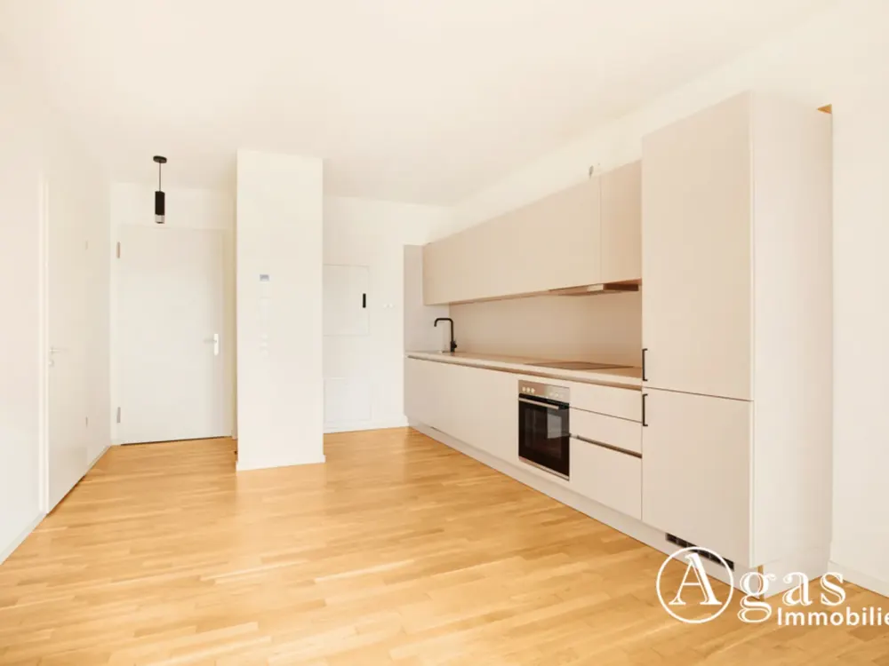Toll geschnittene 2 Zimmer Erdgeschoss Wohnung mit ca. 52m², EBK und eigener Terrasse in Berlin-Mitt