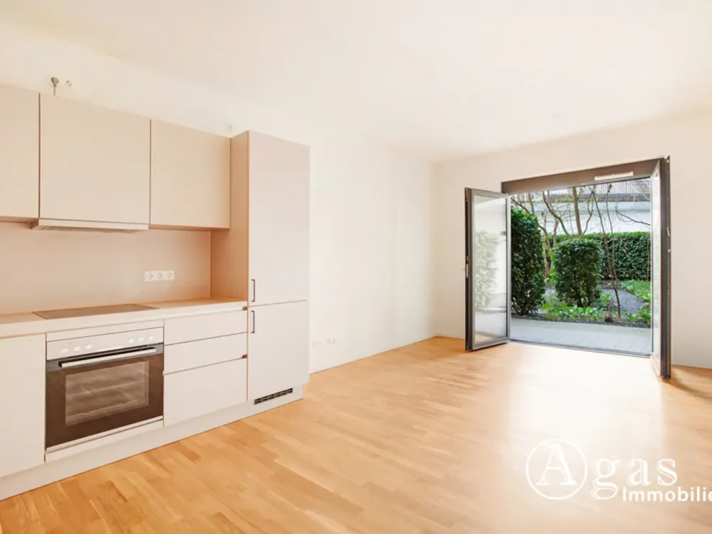 Toll geschnittene 2 Zimmer Erdgeschoss Wohnung mit ca. 52m², EBK und eigener Terrasse in Berlin-Mitt