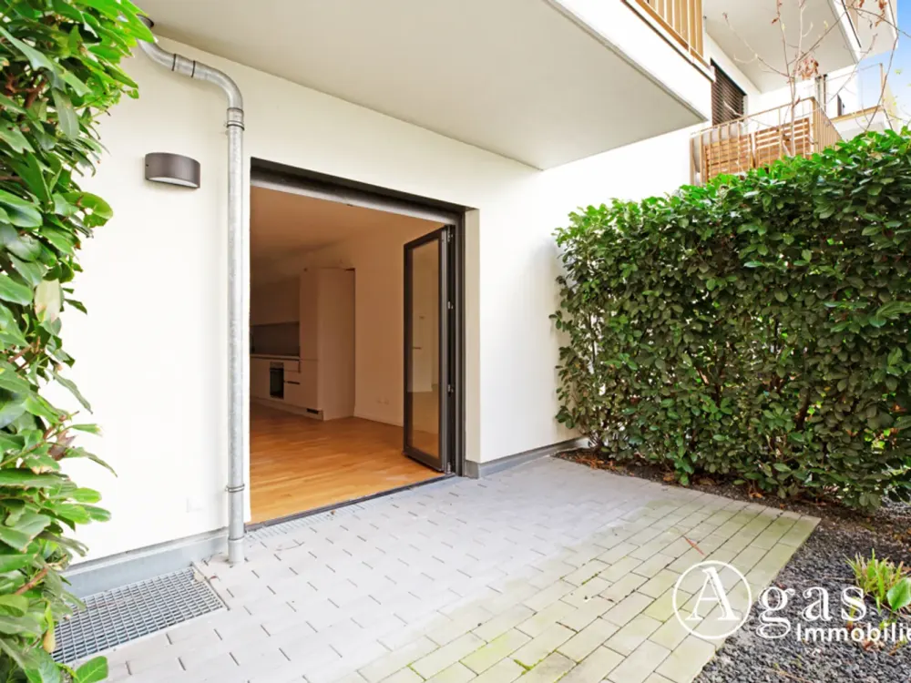 Toll geschnittene 2 Zimmer Erdgeschoss Wohnung mit ca. 52m², EBK und eigener Terrasse in Berlin-Mitt