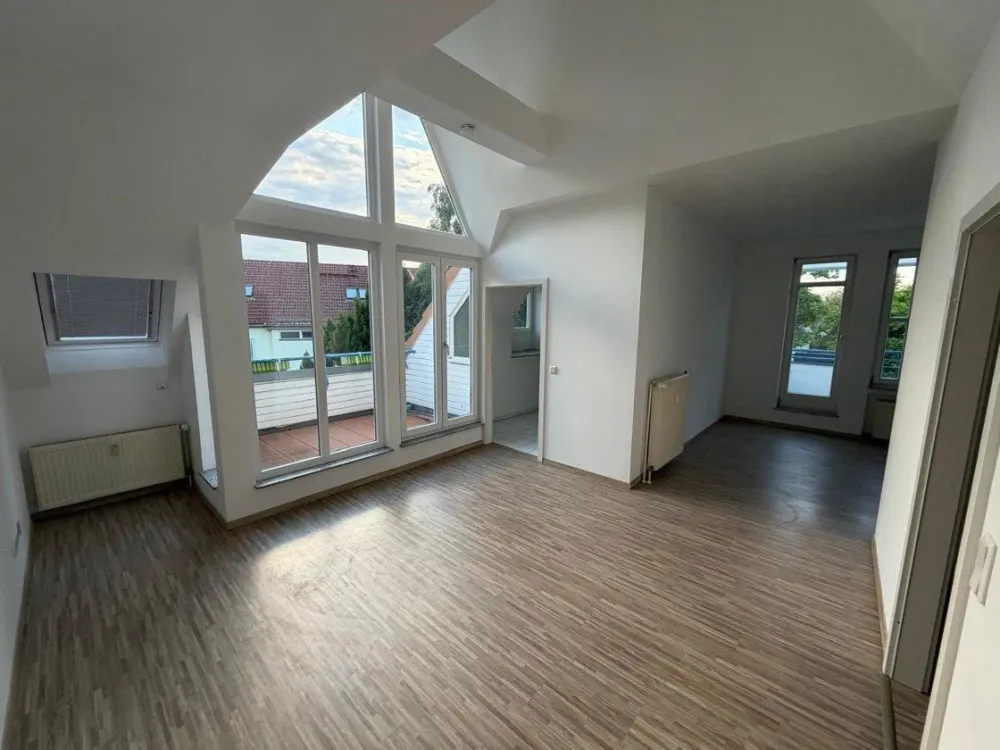 Schöne renovierte 2-Zimmer Wochnung in ruhiger grüner Lage