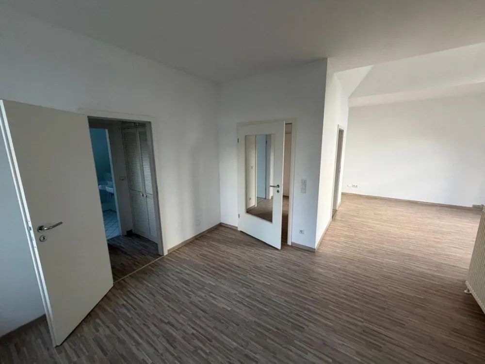 Schöne renovierte 2-Zimmer Wochnung in ruhiger grüner Lage
