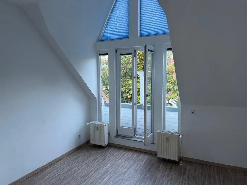 Schöne renovierte 2-Zimmer Wochnung in ruhiger grüner Lage