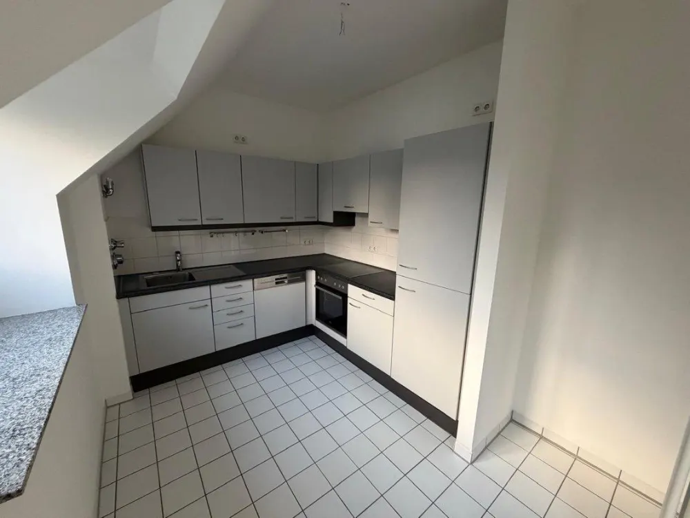 Schöne renovierte 2-Zimmer Wochnung in ruhiger grüner Lage