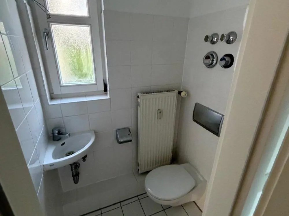 Schöne renovierte 2-Zimmer Wochnung in ruhiger grüner Lage