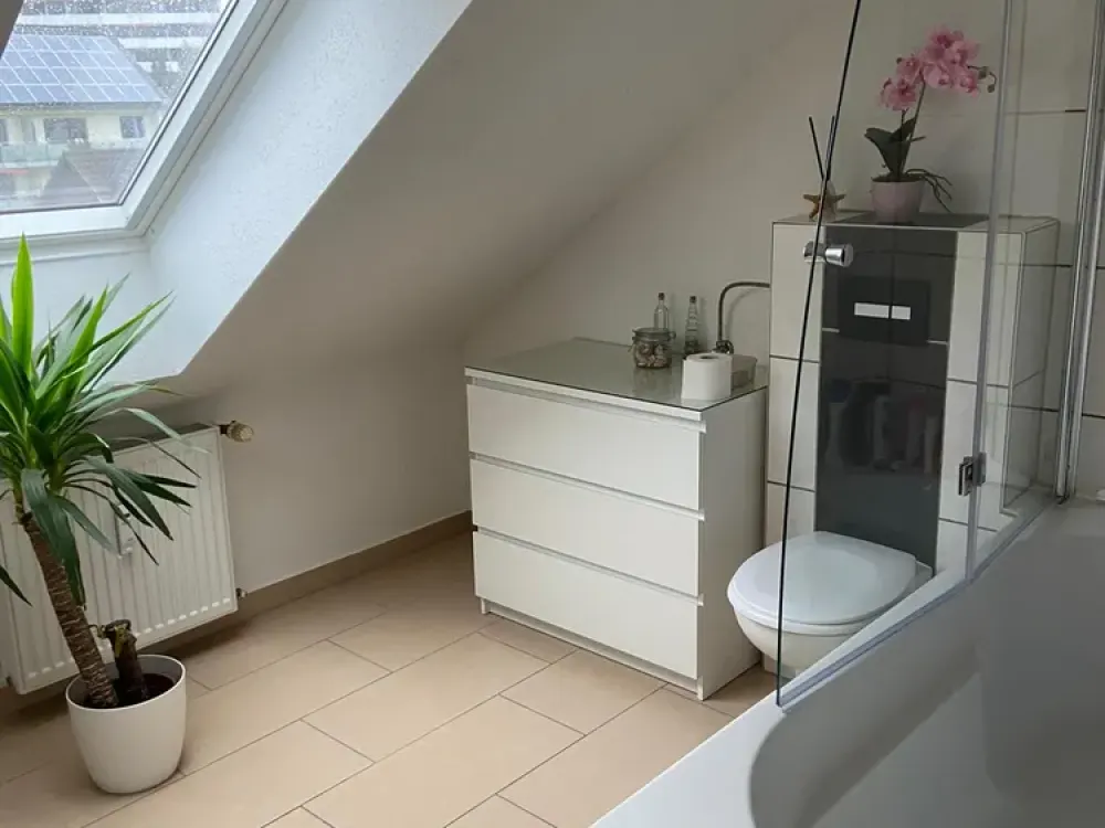 Schöne 3-Zimmer-Dachgeschosswohnung mit Balkon und EBK in Fuldabrück für solvente Mieter