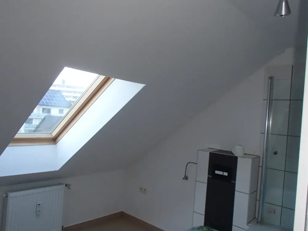 Schöne 3-Zimmer-Dachgeschosswohnung mit Balkon und EBK in Fuldabrück für solvente Mieter