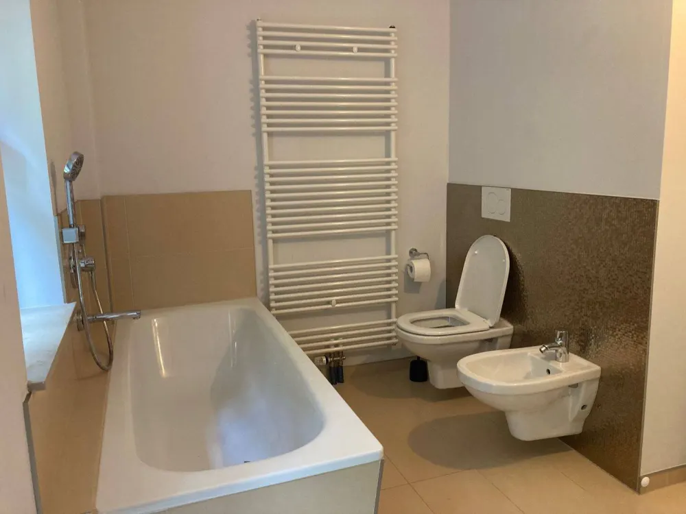 Familienidyll - 4,5 Zimmer Wohnung mit Terrasse und Gartenmitbenutzung im Grünen