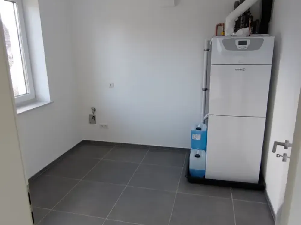 Bright 3-Room Apartment - Upper Floor in a 2-Family House