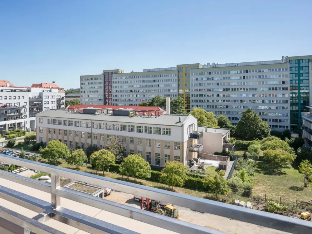 Bright 3-Room Apartment with Extensive South-Facing Terrace