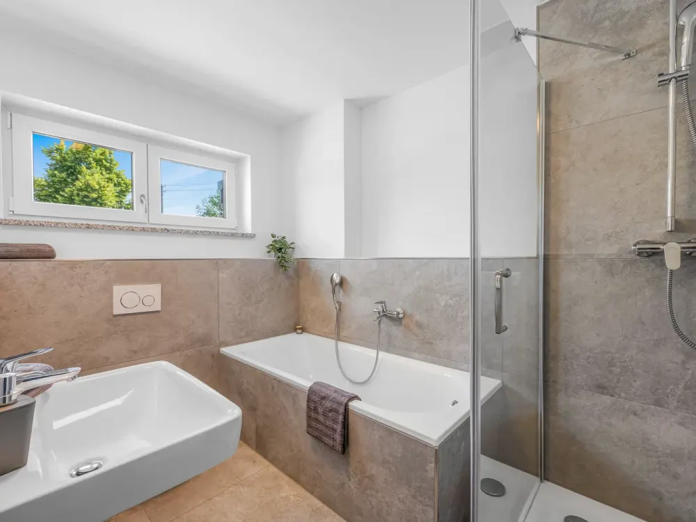 Neue Wohnung - Neues Glück: Erdgeschosswohnung mit eigenem Garten in Gröbenzell