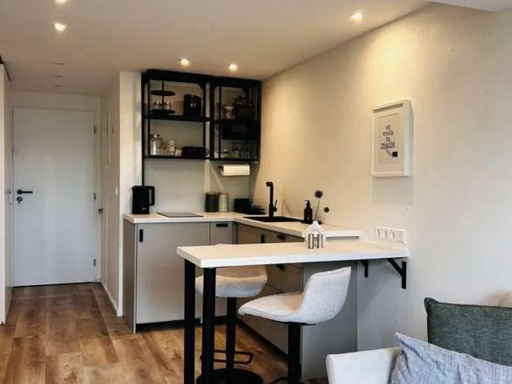 Möbliertes Apartment im Grünen, zentrumsnah & Aussicht ( S-West)
