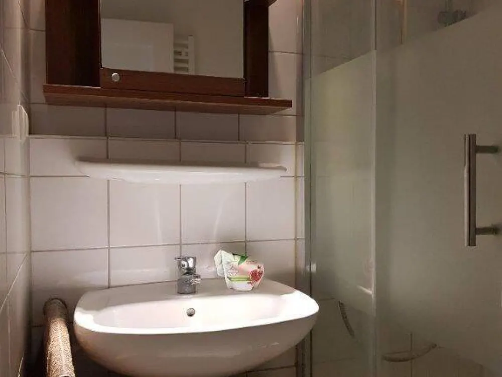 Fesenfeld - 2 Zi.-Whg - kl. Küchenzeile - Keller - kein Balkon