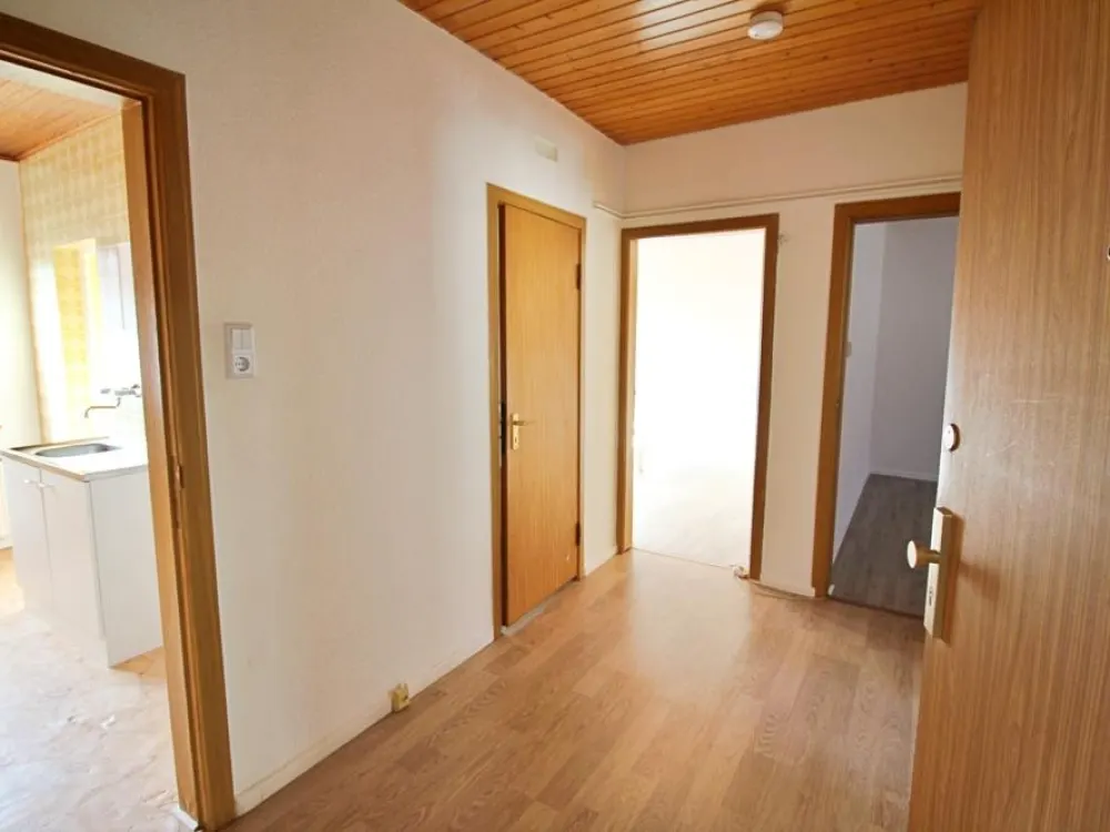 Neustadt - Near Airport - Well-maintained 3 Rooms - Ideal for 1-2 People