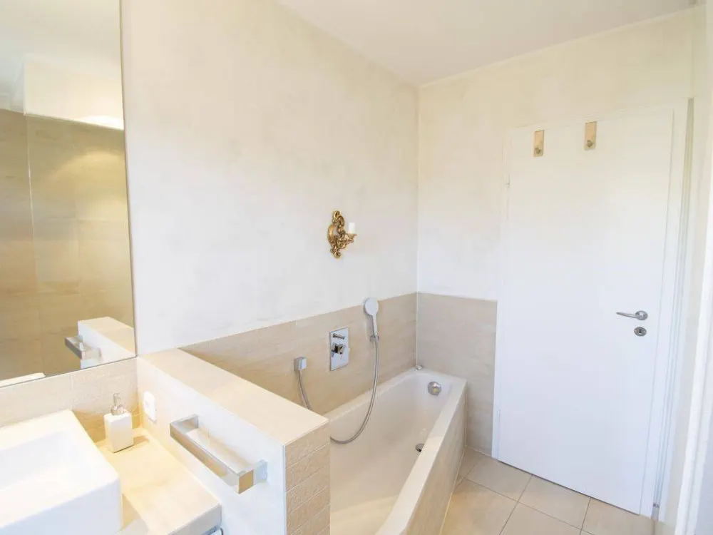 MÜNCHNER IG: Exclusive Living with Penthouse Flair in Desirable Solln Location