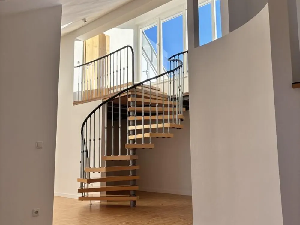 Über den Dächern von Leipzig: 2,5-Zi-Maisonette mit 25 m² Sonnen-Dachterrasse am Rosental/Zoo