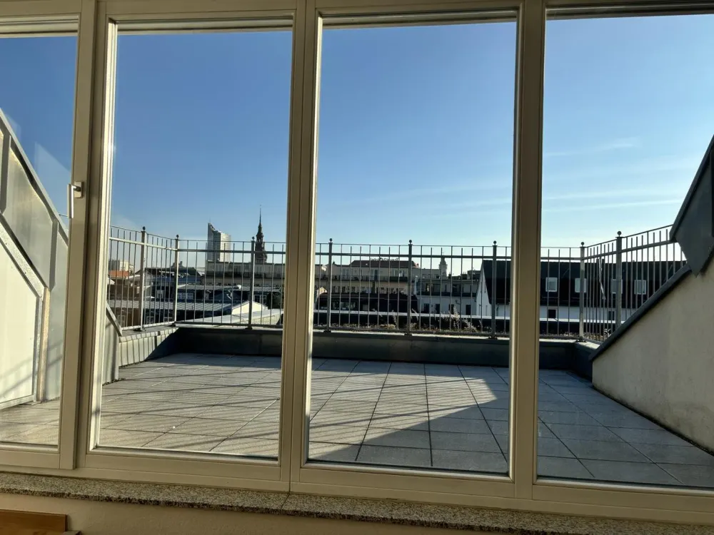 Über den Dächern von Leipzig: 2,5-Zi-Maisonette mit 25 m² Sonnen-Dachterrasse am Rosental/Zoo