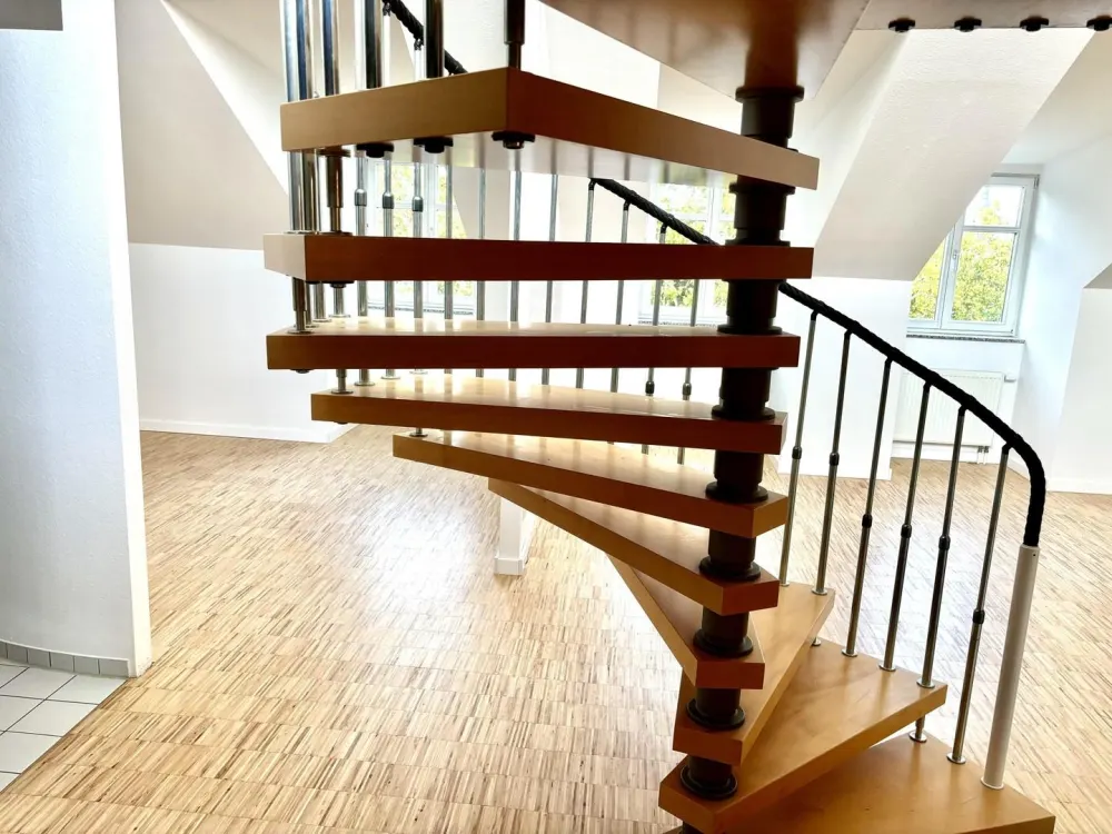 Über den Dächern von Leipzig: 2,5-Zi-Maisonette mit 25 m² Sonnen-Dachterrasse am Rosental/Zoo