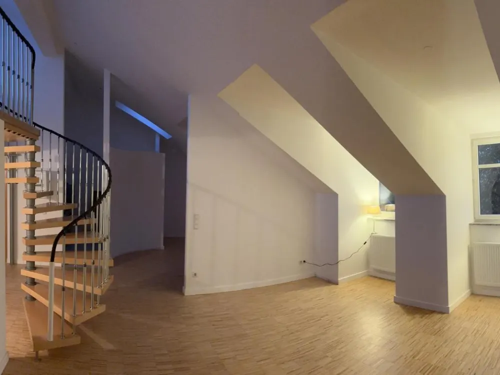 Über den Dächern von Leipzig: 2,5-Zi-Maisonette mit 25 m² Sonnen-Dachterrasse am Rosental/Zoo