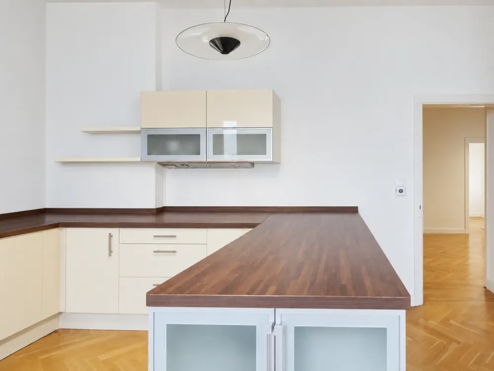 Traumhafte 4-Zimmer-Altbauwohnung mit 2 Balkonen in Stuttgart-West, Nachmieter gesucht