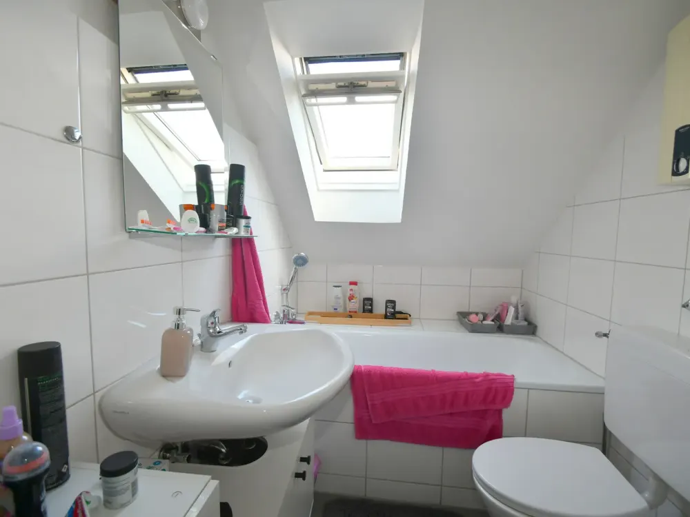 Ansprechende Dachgeschosswohnung in ruhiger Lage !