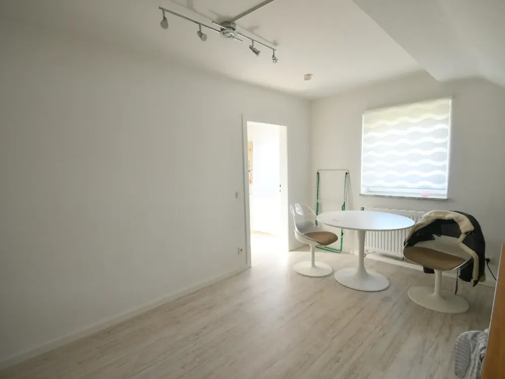 Ansprechende Dachgeschosswohnung in ruhiger Lage !